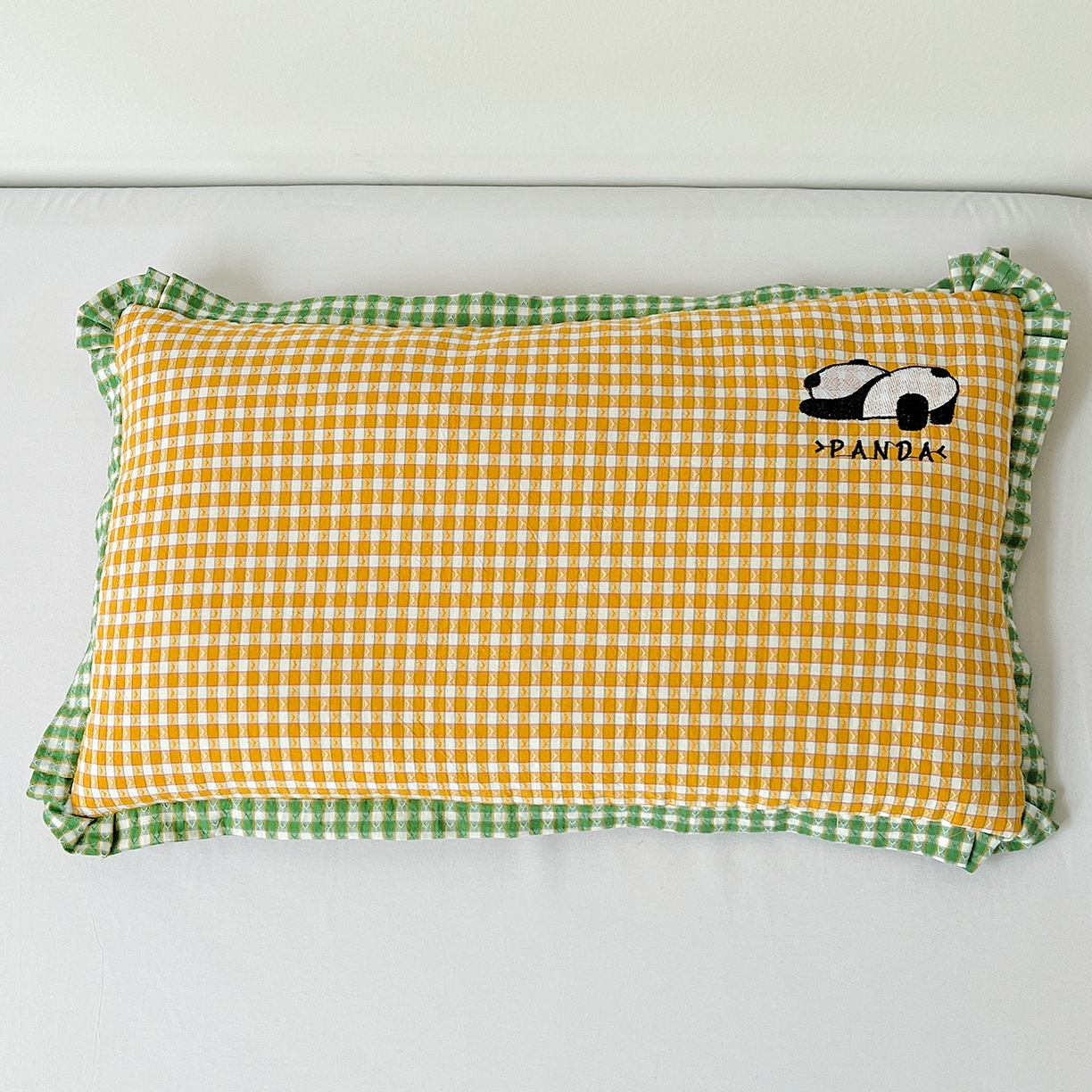 91家纺网 家纺一手货源 找家纺 梦莱家纺 2025春夏新款全棉双拼刺绣荞麦壳枕头pp棉枕芯 小熊猫-橙黄色 35x55cm枕套加羽丝棉内芯