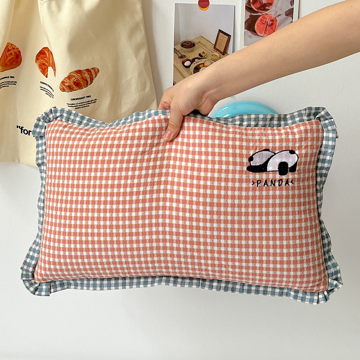 梦莱家纺 2025春夏新款全棉双拼刺绣荞麦壳枕头pp棉枕芯 小熊猫-可爱粉 35x55cm枕套加羽丝棉内芯