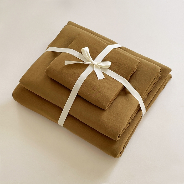 91家纺网 家纺一手货源 找家纺 优尚佳生活馆 2025新款ins风超柔褶皱亲肤磨毛水洗棉四件套纯色系列（风格一） 玛瑙黄