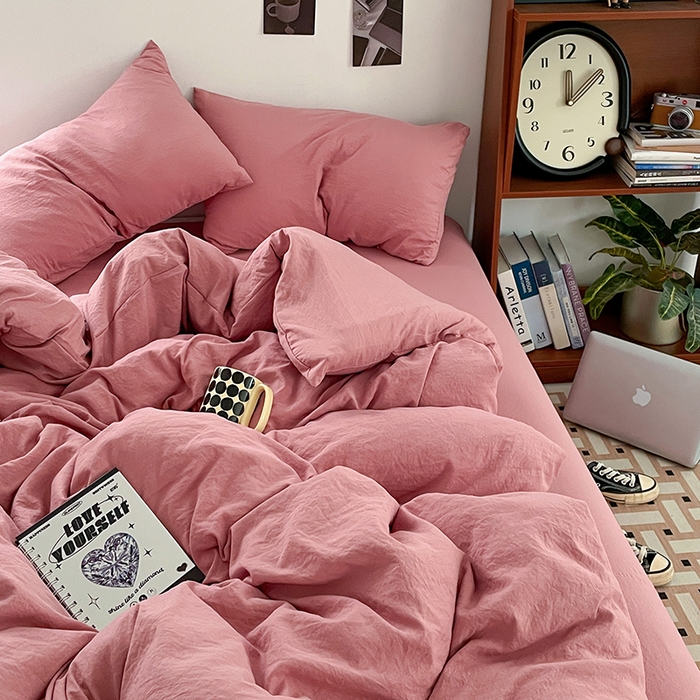 91家纺网 家纺一手货源 找家纺 优尚佳生活馆 2025新款ins风超柔褶皱亲肤磨毛水洗棉四件套纯色系列（风格二） 梦露粉