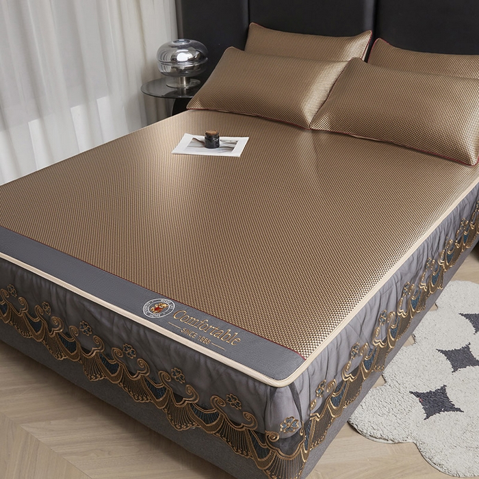 91家纺网 家纺一手货源 找家纺 情恒家纺 2025新款冰藤席床笠款三件套 皇朝 炽金