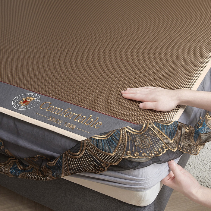 91家纺网 家纺一手货源 找家纺 情恒家纺 2025新款冰藤席床笠款三件套 皇朝 炽金