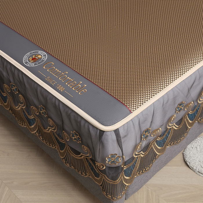 91家纺网 家纺一手货源 找家纺 情恒家纺 2025新款冰藤席床笠款三件套 皇朝 炽金