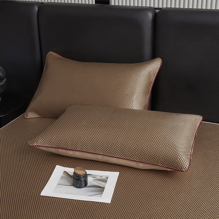 91家纺网 家纺一手货源 找家纺 情恒家纺 2025新款冰藤席床笠款三件套 皇朝 炽金