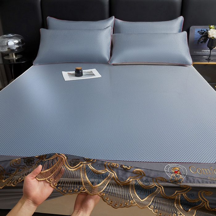 91家纺网 家纺一手货源 找家纺 情恒家纺 2025新款冰藤席床笠款三件套 皇朝 雾蓝