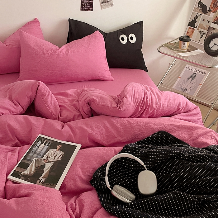 91家纺网 家纺一手货源 找家纺 优尚佳生活馆 2025新款ins风超柔褶皱亲肤磨毛水洗棉四件套纯色系列（风格一） 优尚玫红