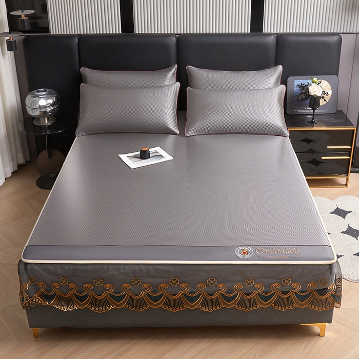 91家纺网 家纺一手货源 找家纺 情恒家纺 2025新款冰藤席床笠款三件套 皇朝 梦灰