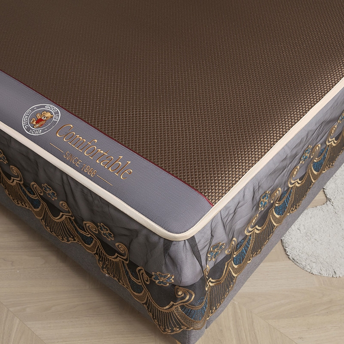 91家纺网 家纺一手货源 找家纺 情恒家纺 2025新款冰藤席床笠款三件套 皇朝 深棕