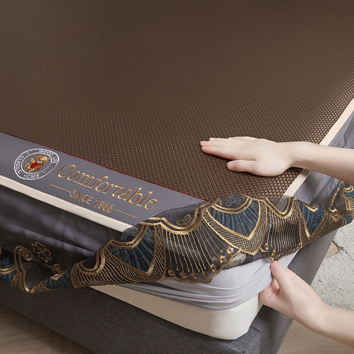 91家纺网 家纺一手货源 找家纺 情恒家纺 2025新款冰藤席床笠款三件套 皇朝 深棕