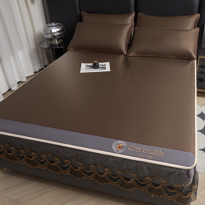 91家纺网 家纺一手货源 找家纺 情恒家纺 2025新款冰藤席床笠款三件套 皇朝 深棕