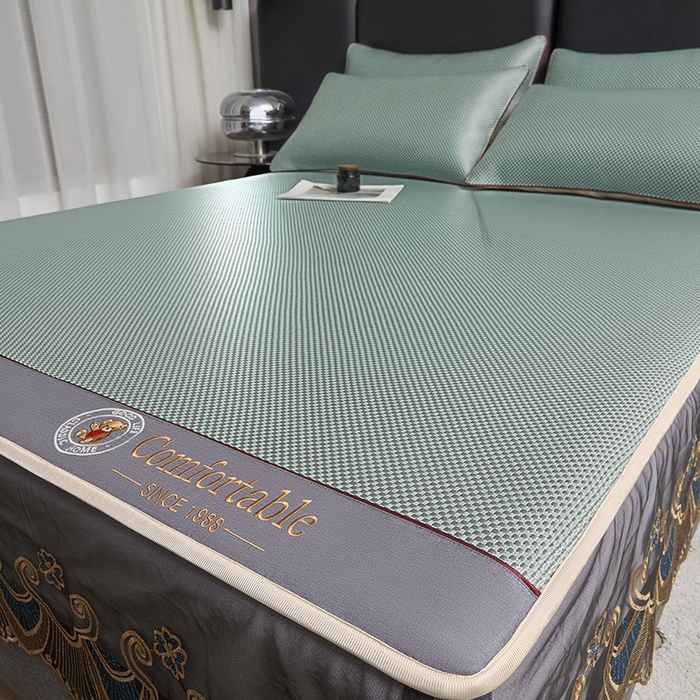 91家纺网 家纺一手货源 找家纺 情恒家纺 2025新款冰藤席床笠款三件套 皇朝 辰青