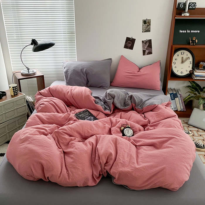 91家纺网 家纺一手货源 找家纺 优尚佳生活馆 2025新款ins风超柔褶皱亲肤磨毛水洗棉四件套双拼系列（风格二） 豆沙浅灰