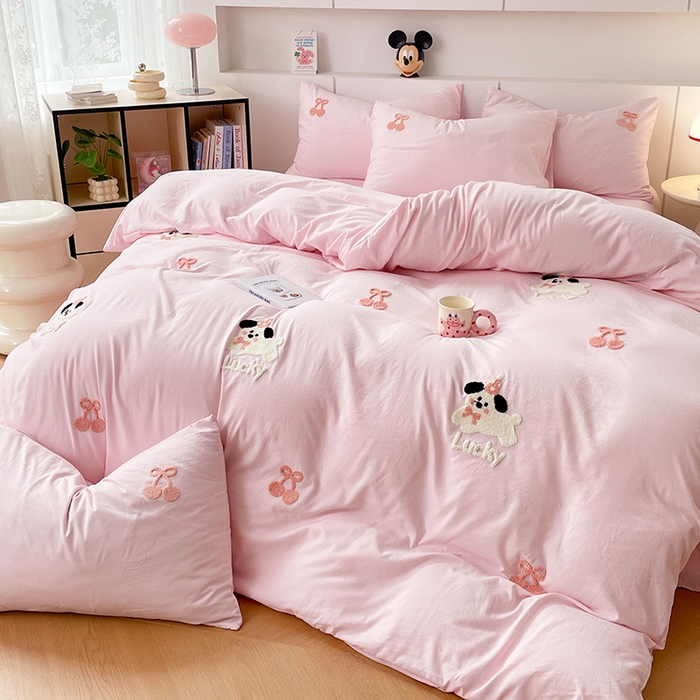 91家纺网 家纺一手货源 找家纺 优尚佳生活馆 2025新款水洗棉毛巾绣四件套（提供买家秀） 樱桃狗