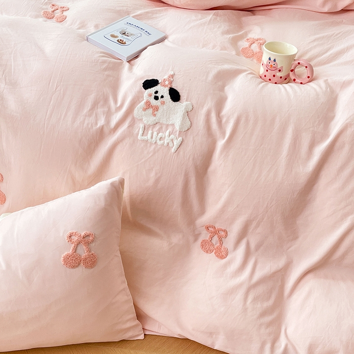 91家纺网 家纺一手货源 找家纺 优尚佳生活馆 2025新款水洗棉毛巾绣四件套（提供买家秀） 樱桃奶狗