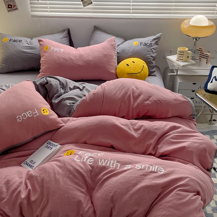 91家纺网 家纺一手货源 找家纺 优尚佳生活馆 2025新款水洗棉磨毛刺绣四件套 灰红相拥