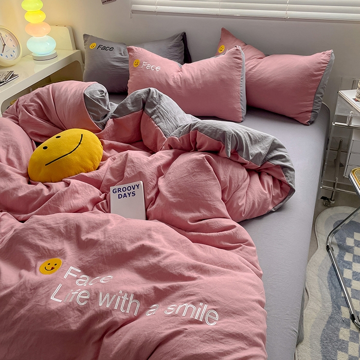 91家纺网 家纺一手货源 找家纺 优尚佳生活馆 2025新款水洗棉磨毛刺绣四件套 灰红相拥