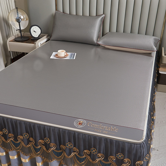 91家纺网 家纺一手货源 找家纺 情恒家纺 2025新款冰藤可拆卸床裙席三件套 皇朝 梦灰