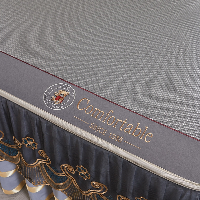 91家纺网 家纺一手货源 找家纺 情恒家纺 2025新款冰藤可拆卸床裙席三件套 皇朝 梦灰