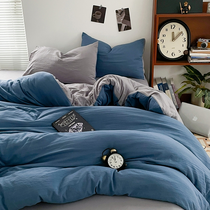 91家纺网 家纺一手货源 找家纺 优尚佳生活馆 2025新款ins风超柔褶皱亲肤磨毛水洗棉四件套双拼系列（风格二） 宝兰浅灰