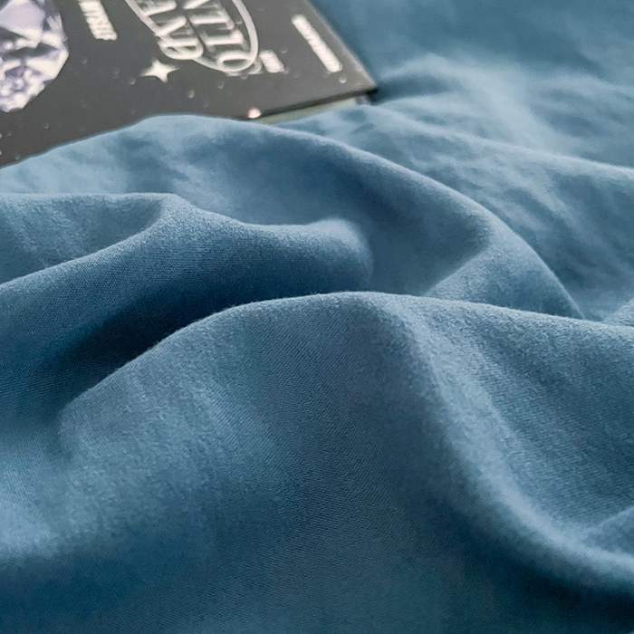 91家纺网 家纺一手货源 找家纺 优尚佳生活馆 2025新款ins风超柔褶皱亲肤磨毛水洗棉四件套双拼系列（风格二） 宝兰浅灰