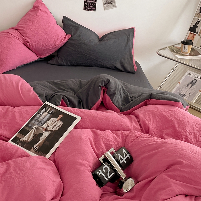 91家纺网 家纺一手货源 找家纺 优尚佳生活馆 2025新款ins风超柔褶皱亲肤磨毛水洗棉四件套双拼系列（风格一） 玫红深灰