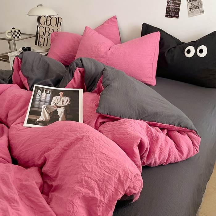 91家纺网 家纺一手货源 找家纺 优尚佳生活馆 2025新款ins风超柔褶皱亲肤磨毛水洗棉四件套双拼系列（风格一） 玫红深灰