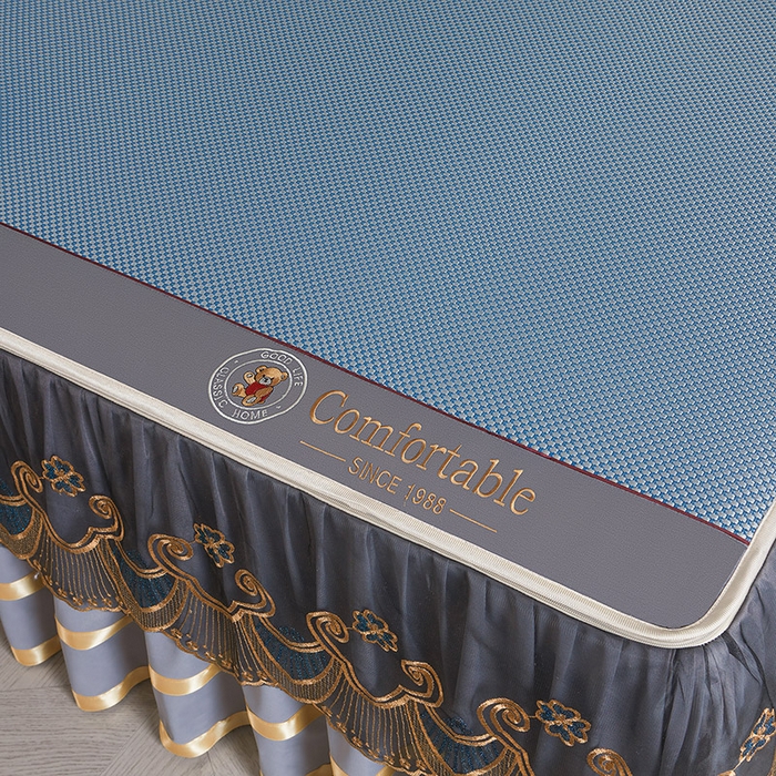 91家纺网 家纺一手货源 找家纺 情恒家纺 2025新款冰藤可拆卸床裙席三件套 皇朝 雾蓝