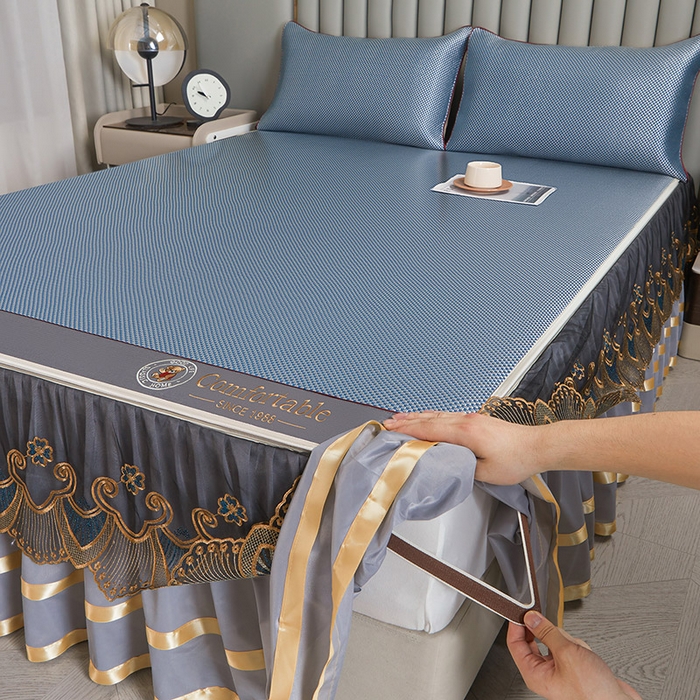 91家纺网 家纺一手货源 找家纺 情恒家纺 2025新款冰藤可拆卸床裙席三件套 皇朝 雾蓝