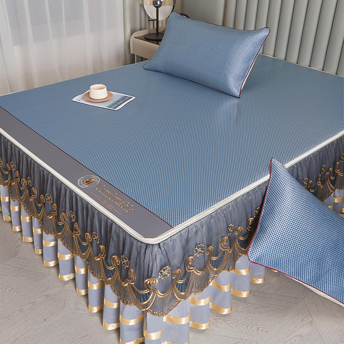 91家纺网 家纺一手货源 找家纺 情恒家纺 2025新款冰藤可拆卸床裙席三件套 皇朝 雾蓝