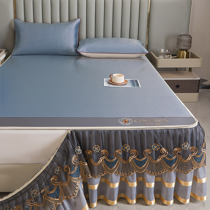 91家纺网 家纺一手货源 找家纺 情恒家纺 2025新款冰藤可拆卸床裙席三件套 皇朝 雾蓝