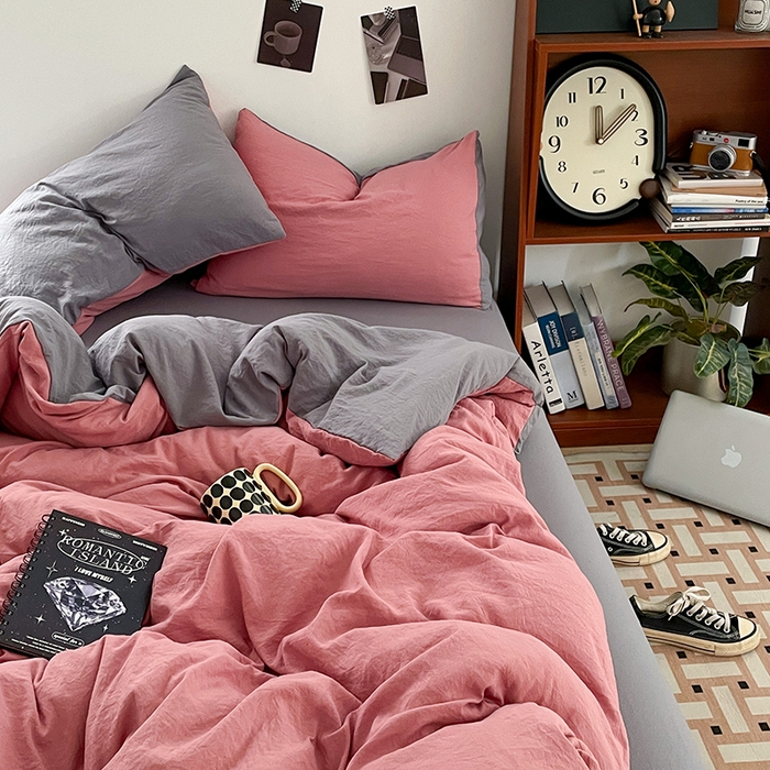 91家纺网 家纺一手货源 找家纺 优尚佳生活馆 2025新款ins风超柔褶皱亲肤磨毛水洗棉四件套双拼系列（风格二） 豆沙浅灰