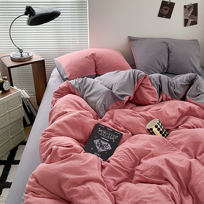 91家纺网 家纺一手货源 找家纺 优尚佳生活馆 2025新款ins风超柔褶皱亲肤磨毛水洗棉四件套双拼系列（风格二） 豆沙浅灰