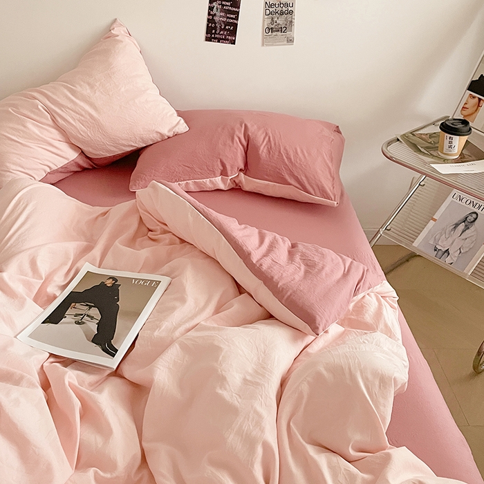 91家纺网 家纺一手货源 找家纺 优尚佳生活馆 2025新款ins风超柔褶皱亲肤磨毛水洗棉四件套双拼系列（风格一） 芭比粉红