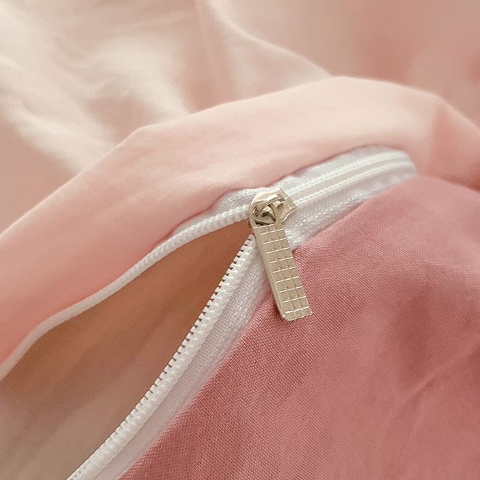 91家纺网 家纺一手货源 找家纺 优尚佳生活馆 2025新款ins风超柔褶皱亲肤磨毛水洗棉四件套双拼系列（风格一） 芭比粉红