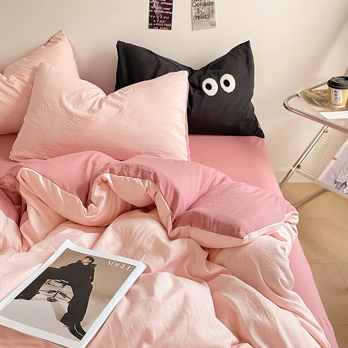 91家纺网 家纺一手货源 找家纺 优尚佳生活馆 2025新款ins风超柔褶皱亲肤磨毛水洗棉四件套双拼系列（风格一） 芭比粉红