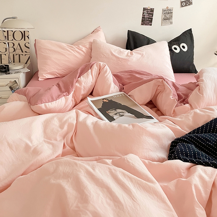 91家纺网 家纺一手货源 找家纺 优尚佳生活馆 2025新款ins风超柔褶皱亲肤磨毛水洗棉四件套双拼系列（风格一） 芭比粉红