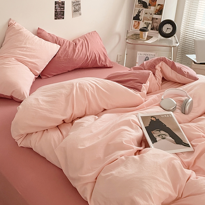 91家纺网 家纺一手货源 找家纺 优尚佳生活馆 2025新款ins风超柔褶皱亲肤磨毛水洗棉四件套双拼系列（风格一） 芭比粉红