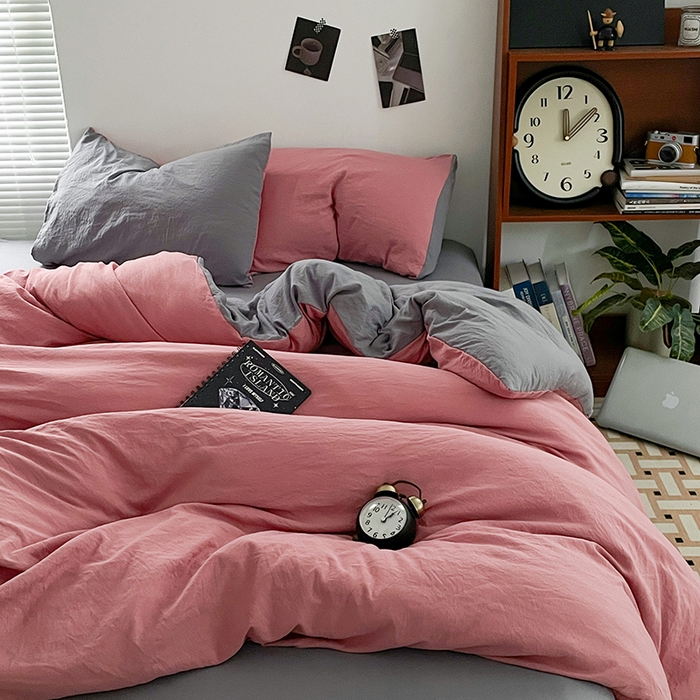 91家纺网 家纺一手货源 找家纺 优尚佳生活馆 2025新款ins风超柔褶皱亲肤磨毛水洗棉四件套双拼系列（风格二） 豆沙浅灰