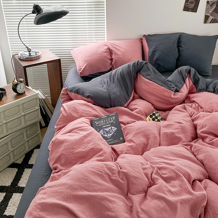 91家纺网 家纺一手货源 找家纺 优尚佳生活馆 2025新款ins风超柔褶皱亲肤磨毛水洗棉四件套双拼系列（风格二） 豆沙深灰