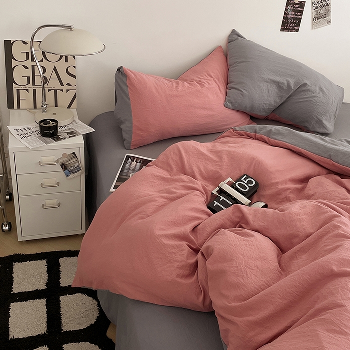 91家纺网 家纺一手货源 找家纺 优尚佳生活馆 2025新款ins风超柔褶皱亲肤磨毛水洗棉四件套双拼系列（风格一） 豆沙浅灰