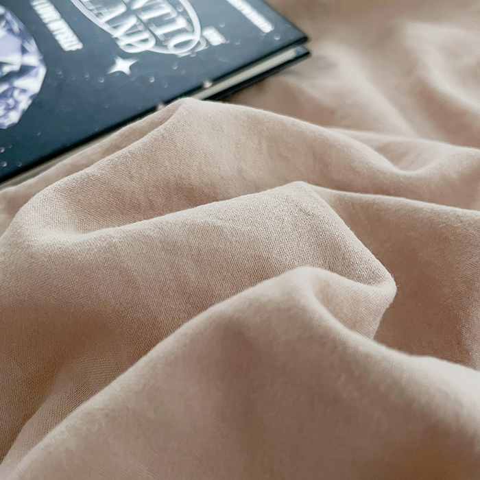 91家纺网 家纺一手货源 找家纺 优尚佳生活馆 2025新款ins风超柔褶皱亲肤磨毛水洗棉四件套双拼系列（风格二） 卡其深灰