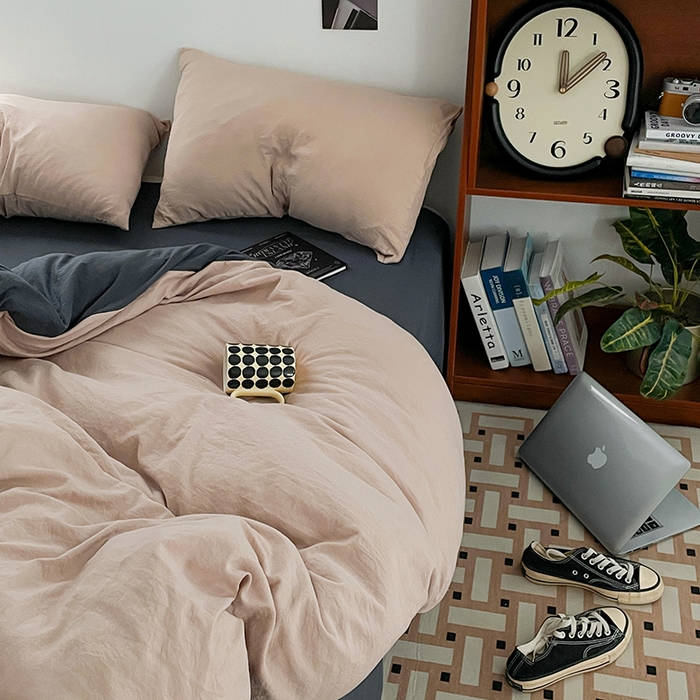 91家纺网 家纺一手货源 找家纺 优尚佳生活馆 2025新款ins风超柔褶皱亲肤磨毛水洗棉四件套双拼系列（风格二） 卡其深灰