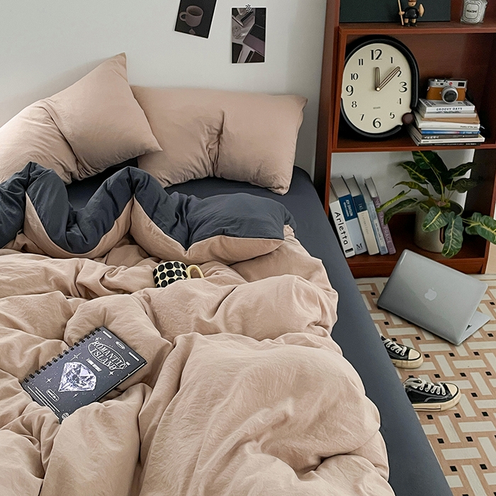 91家纺网 家纺一手货源 找家纺 优尚佳生活馆 2025新款ins风超柔褶皱亲肤磨毛水洗棉四件套双拼系列（风格二） 卡其深灰