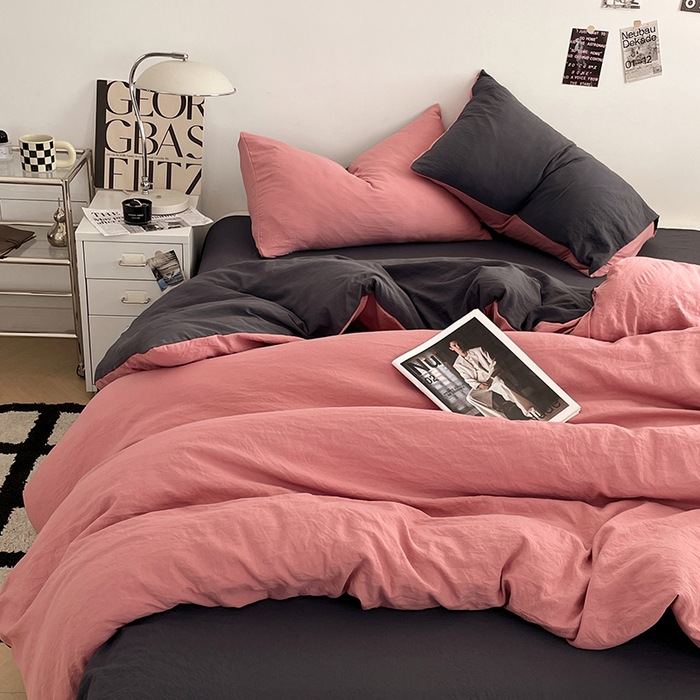 91家纺网 家纺一手货源 找家纺 优尚佳生活馆 2025新款ins风超柔褶皱亲肤磨毛水洗棉四件套双拼系列（风格一） 豆沙深灰