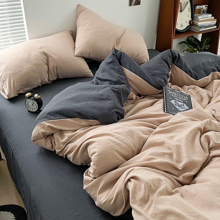 91家纺网 家纺一手货源 找家纺 优尚佳生活馆 2025新款ins风超柔褶皱亲肤磨毛水洗棉四件套双拼系列（风格二） 卡其深灰