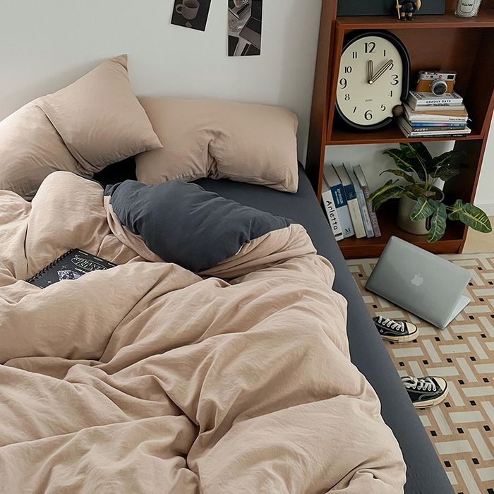 91家纺网 家纺一手货源 找家纺 优尚佳生活馆 2025新款ins风超柔褶皱亲肤磨毛水洗棉四件套双拼系列（风格二） 卡其深灰