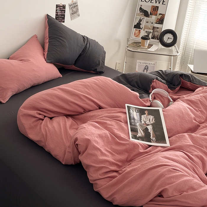 91家纺网 家纺一手货源 找家纺 优尚佳生活馆 2025新款ins风超柔褶皱亲肤磨毛水洗棉四件套双拼系列（风格一） 豆沙深灰