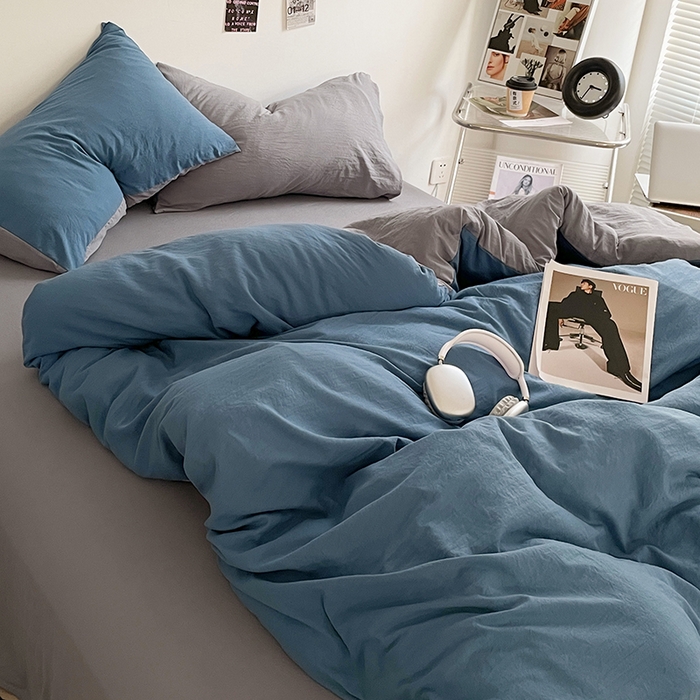 91家纺网 家纺一手货源 找家纺 优尚佳生活馆 2025新款ins风超柔褶皱亲肤磨毛水洗棉四件套双拼系列（风格一） 宝蓝浅灰