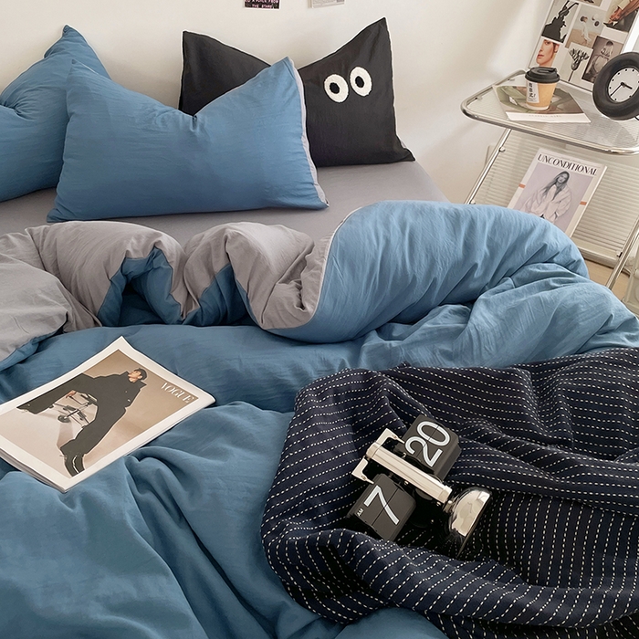 91家纺网 家纺一手货源 找家纺 优尚佳生活馆 2025新款ins风超柔褶皱亲肤磨毛水洗棉四件套双拼系列（风格一） 宝蓝浅灰
