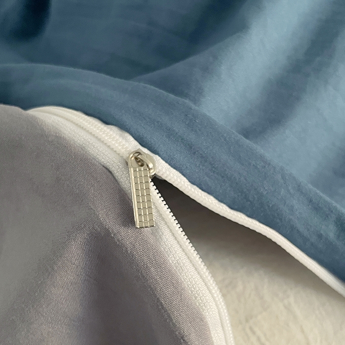 91家纺网 家纺一手货源 找家纺 优尚佳生活馆 2025新款ins风超柔褶皱亲肤磨毛水洗棉四件套双拼系列（风格一） 宝蓝浅灰